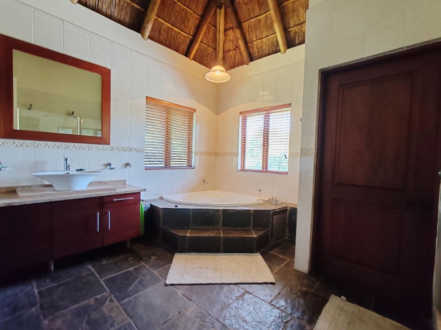 5 Bedroom Property for Sale in Boschenvaal River Front Lodges Free State